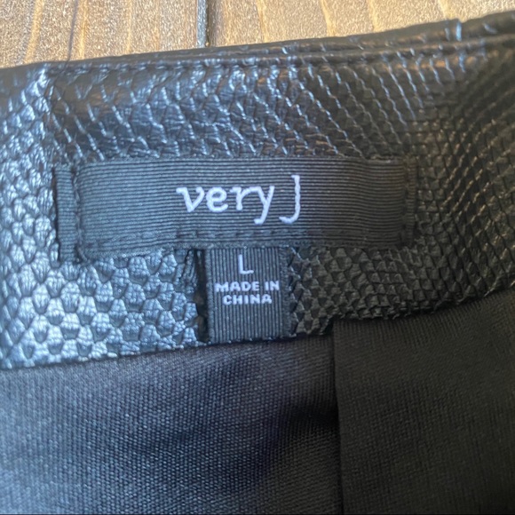 Leather Mini Skirt - Picture 4 of 5